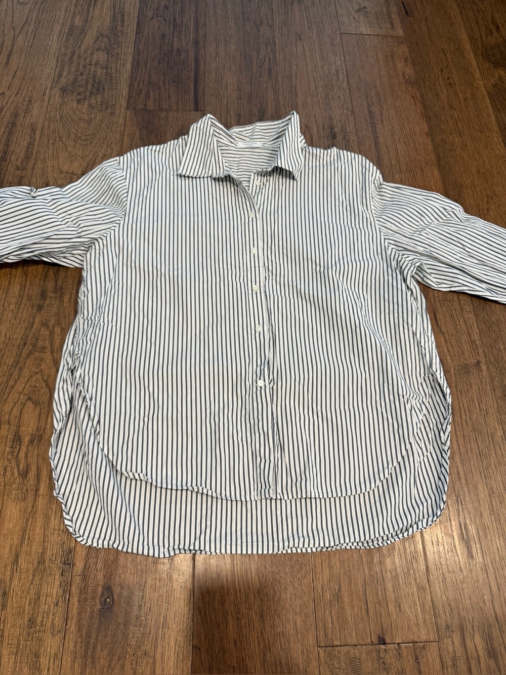 Aritzia oversized - Button-Up Shirt - charcoal grey, white & ice blue stripe